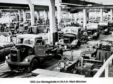 Pohled na montážní halu v roce 1955